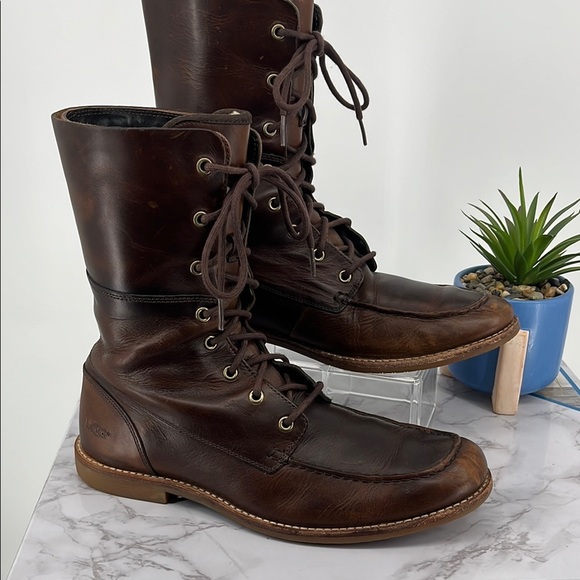UGG Larus Fold Over Brown Leather Boots with Moc-Toe Shearling Lined Distressed - Picture 1 of 12